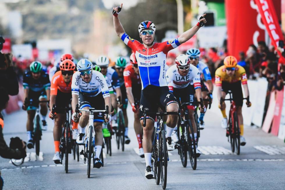 LYNRASK: Fabio Jakobsen er en av dagens raskeste spurtere. Han har både høy toppfart og lynrask akselerasjon. Foto: Cor Vos. Fabio Jakobsen