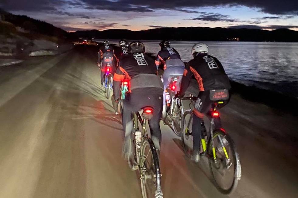 SAMHOLD: Fellesturene som laget kjører hver uke er en av nøkkelen til at Trønderekspressen har vunnet Styrkeprøven de tre siste gangene. Onsdag var det fellestur rundt Byneset. Foto: Nils Strøm Trønderekspressen 2021