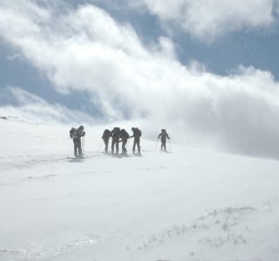 På vei opp mot Dyrhaugstind. Foto: Birger Holo