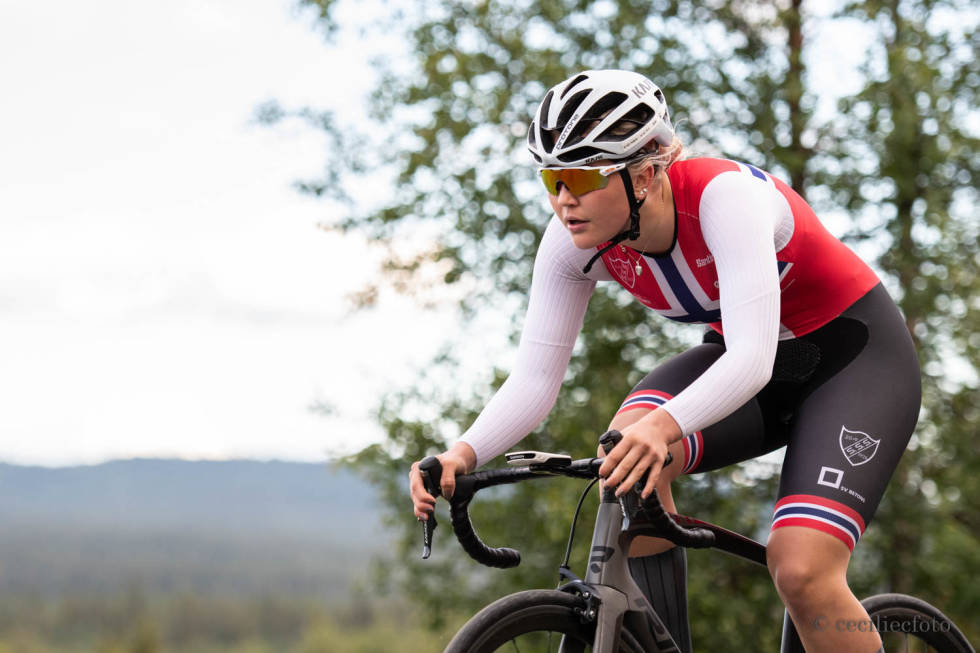 TEMPONORGESMESTER: Tuva Byberg, regjerende temponorgesmester for junior, underveis på åpningsetappen. Foto: Cecilie Christensen Tour te Fjells 2020 tempo