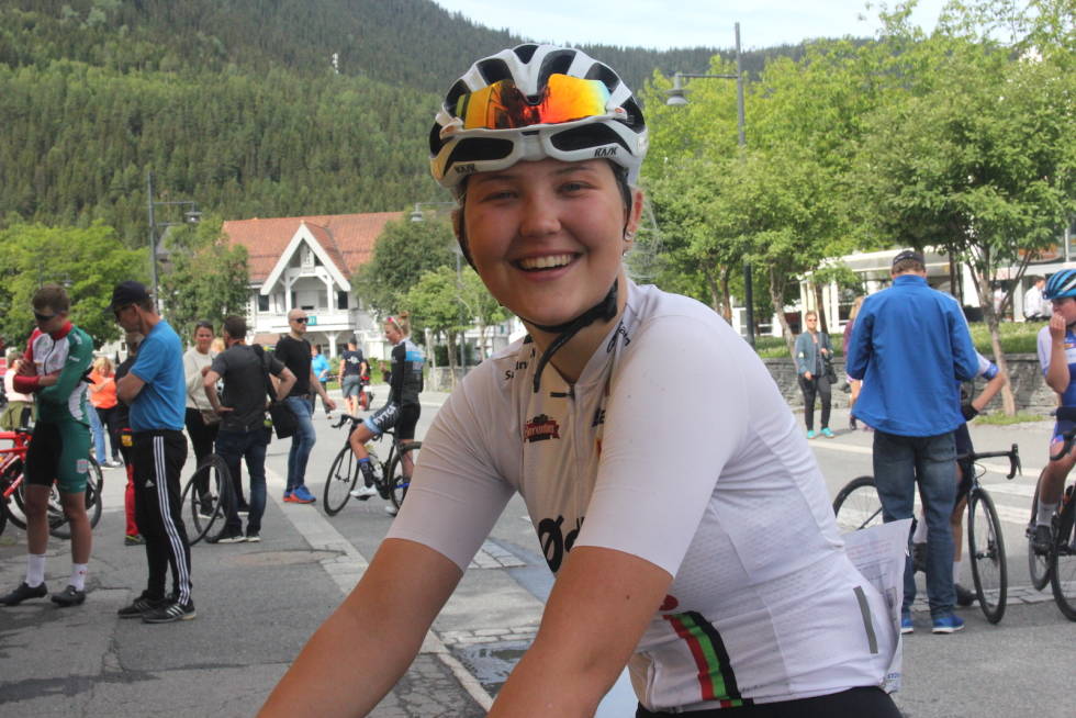 ENDELIG: På siste etappe fikk Tuva Byberg uttelling for innsatsen med tredjeplass på den eneste flate etappen i firedagersrittet Tour te Fjells. Foto: Ingeborg Scheve Tuva Byberg Tour te Fjells