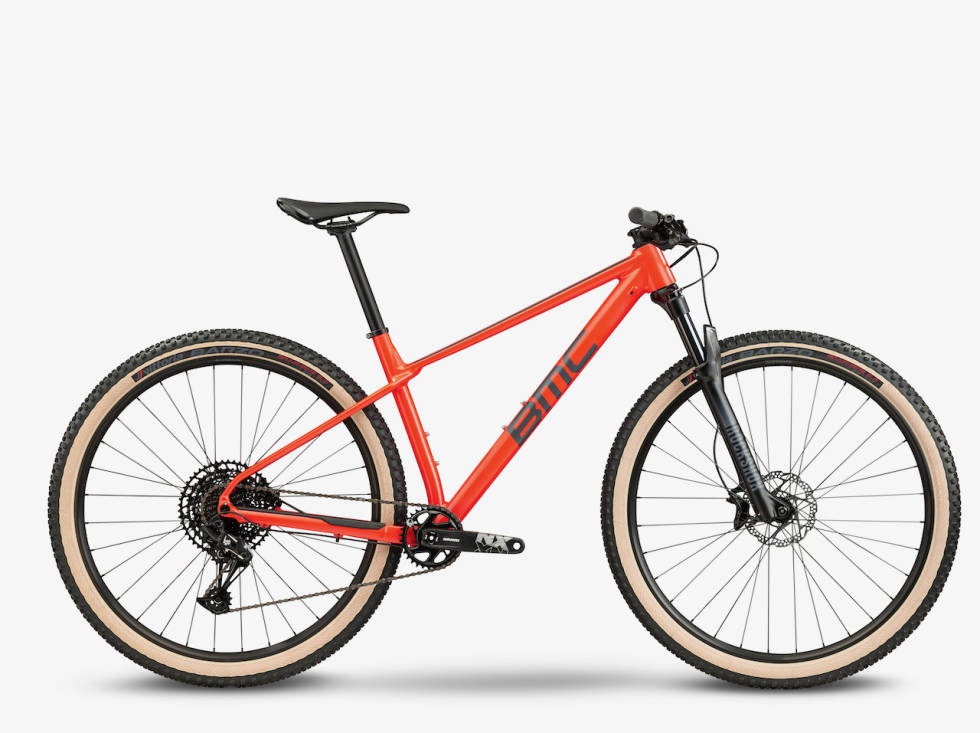 ALUMINIUM: TwoStroke AL One har 31,6mm setepinne og RockShox Recon gaffel. BMC TwoStroke