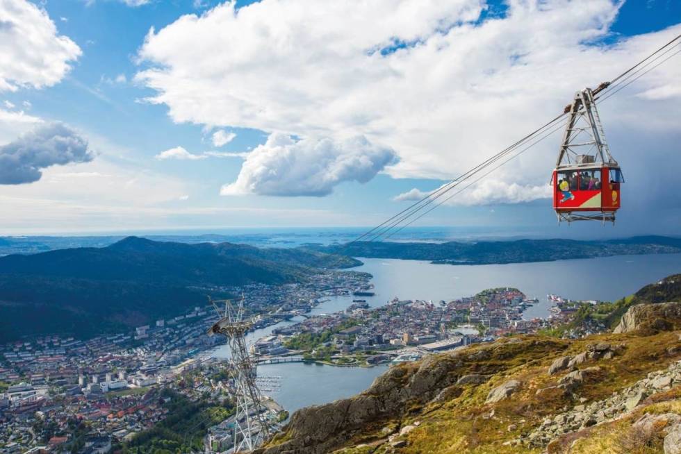 ULRIKEN: Taubanen tar omtrent seks minutter, mens fotturen normalt tar i underkant av en time. Foto: Espen Haagensen ulriken ulriksbanen i bergen