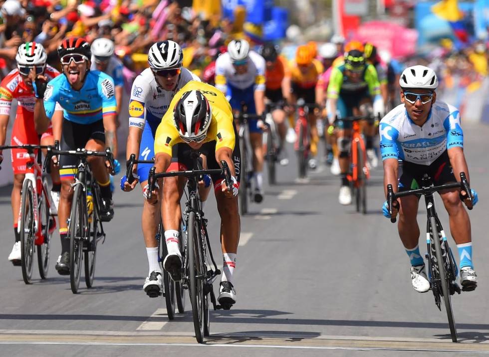 TETT DUELL: Sebastian Molano slår Edwin Avila i spurten. Foto: Cor Vos. uno-x colombia