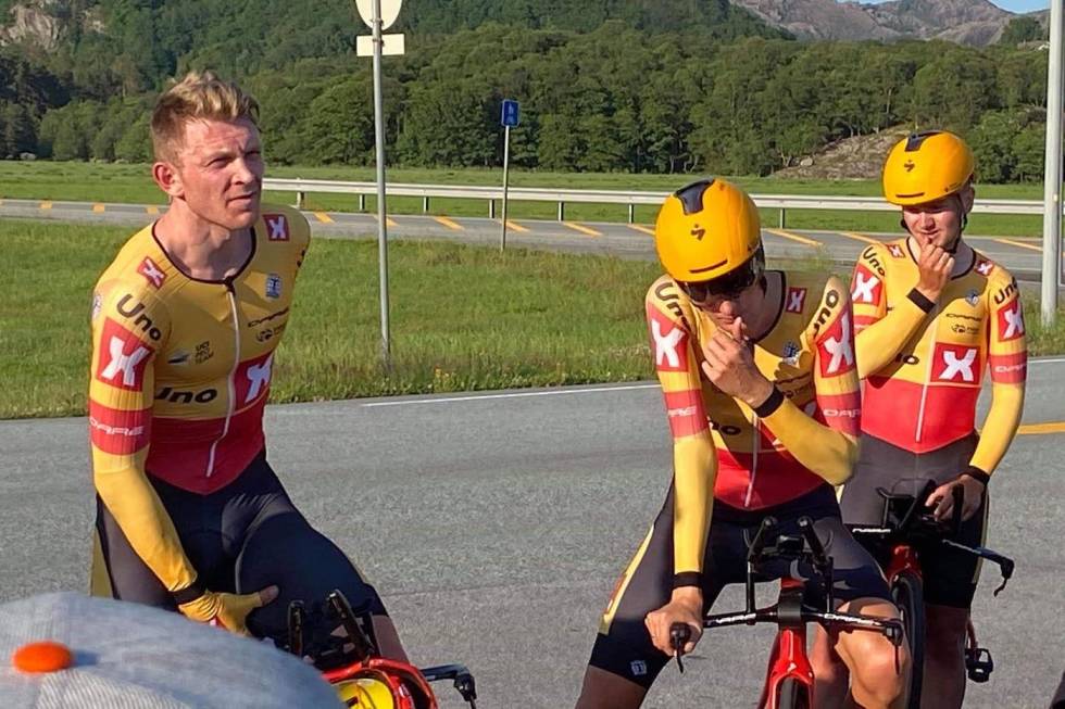 NY KOM: Uno-X laget syklet Eplemostrunden usett, men satte likevel ny KOM på segmentet. Foto: Ann Catrin Rettedal Uno-X etter målgang på Eplemost Challenge