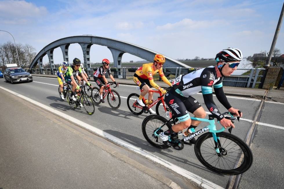 I BRUDD: Erik Resell var i brudd underveis i rittet, men ble hentet inn. Foto: Mario Stiehl uno-x worldtour-debut erik resell oxyclean classic brugge de panne