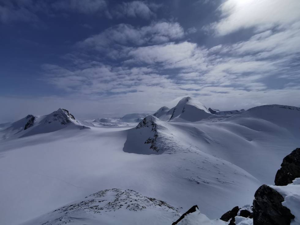 Utsikten fra ryggen mot søre Sagi. Sagi