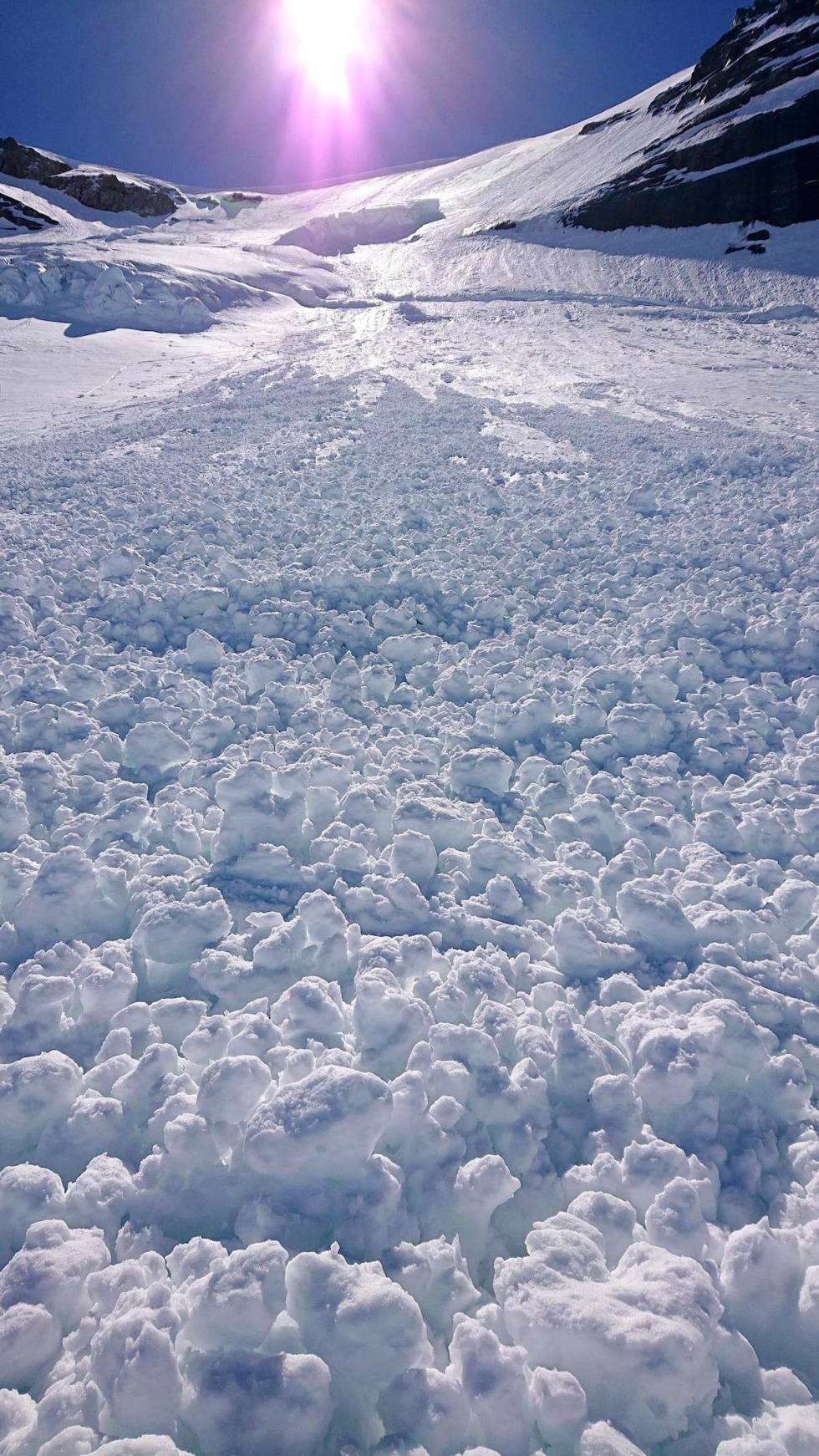 Våt snø som har kommet ned fjellsiden fra Gjertvasstind. Foto: Erlend Sande våtsnøskred Jotunheimen Gjertvasstind