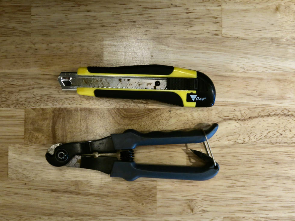 KUTTEVERKTØY: Du trenger egen vaier-kutter for å kutte girvaiere. Tapetkniv er nyttig til alt fra å åpne pakker til kapping av bremseslanger. Vaierkutter og tapetkniv