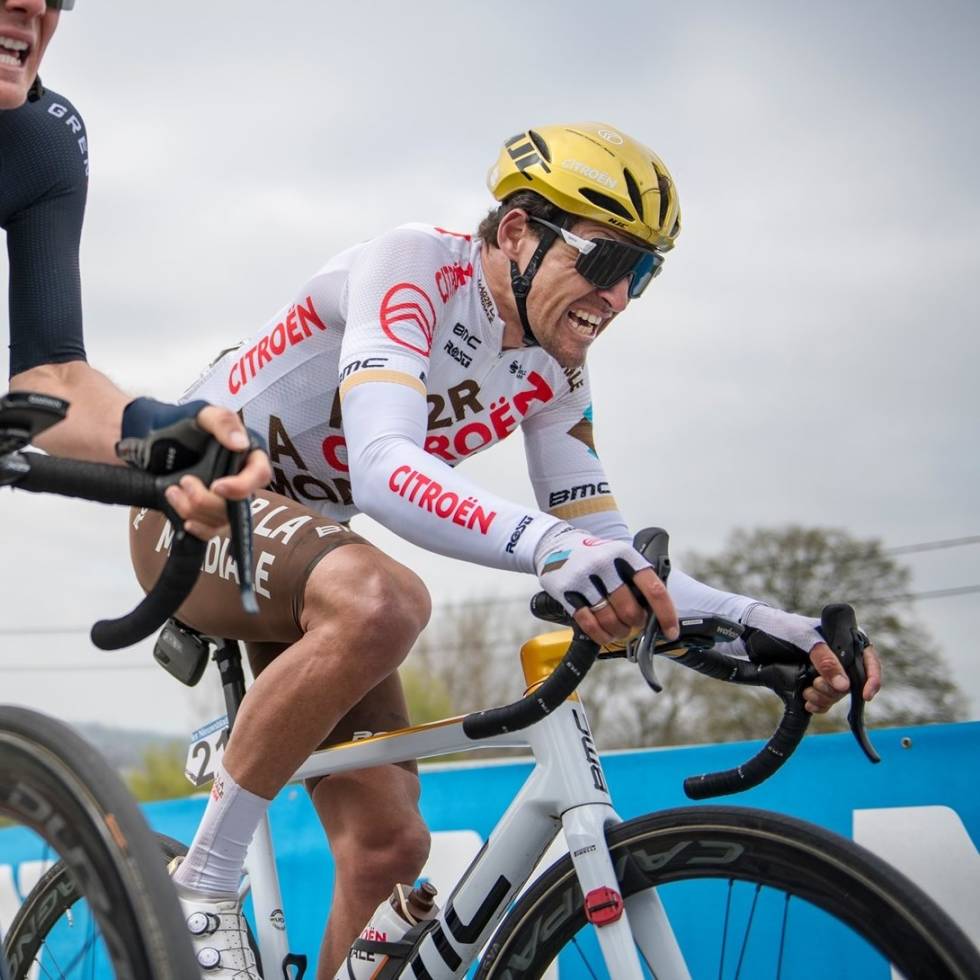 NESTEN: Greg Van Avermaet kjempet seg inn til en 3. plass i Flandern Rundt på sin gullfargede BMC TeamMachine Greg Van Avermaet Flandern