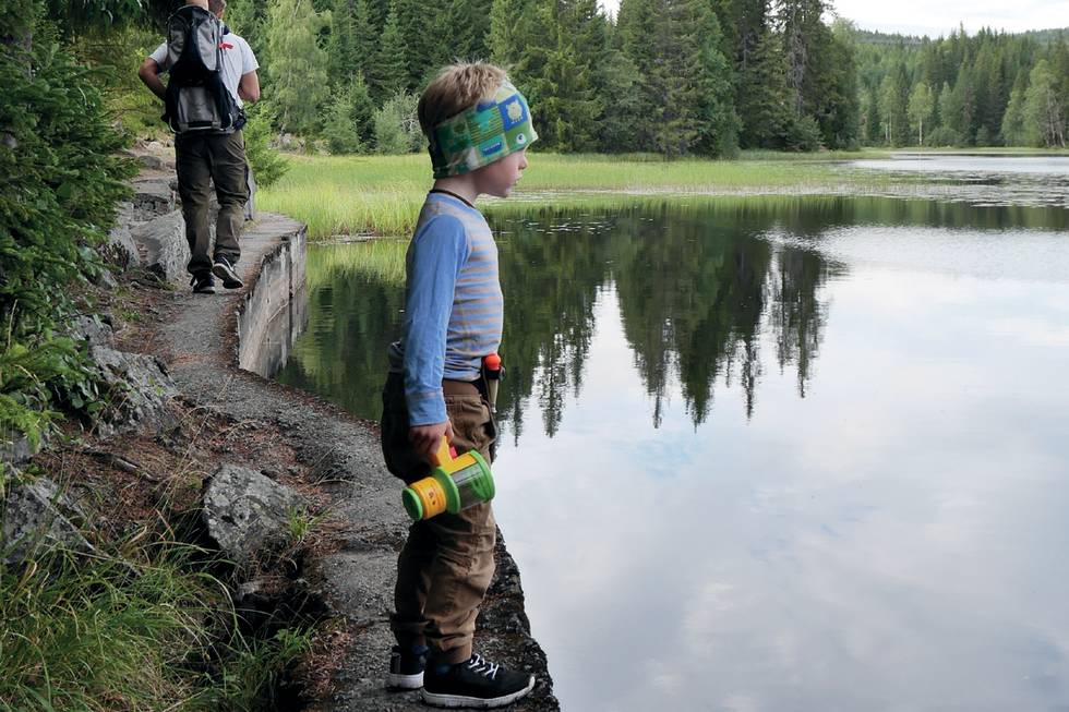 Ferskvann er forlokkende på mange måter - men krever fiskekort om du vil fiske. fiskekort vann utenetter fiske med barn