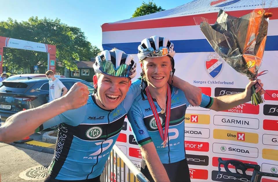 FORNØYD: Vebjørn Rønning (t.h) strålte etter NM-bronsen. Foto: Tønsberg CK. vebjørn rønning