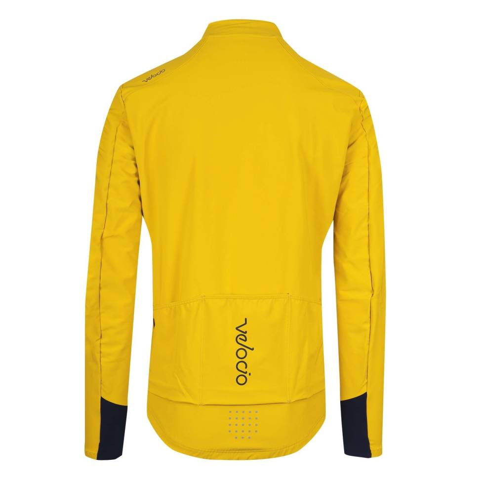 DEN GULE VARIANTEN: Ønsker du å være maks synlig på dagtid er guljakken et alternativ. Velocio Signature Softshell-jakke