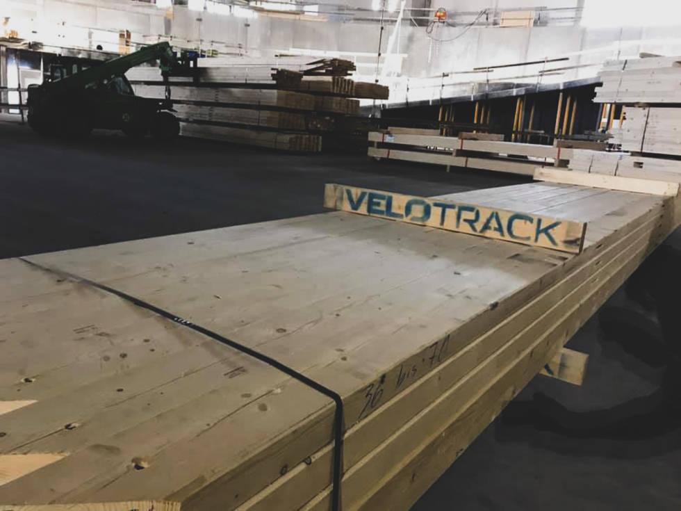 TYSK KVALITET: Velodromen på Sola bygges av det tyske selskapet Velotrack, med erfaring fra hele verden. velodromen på sola under bygging