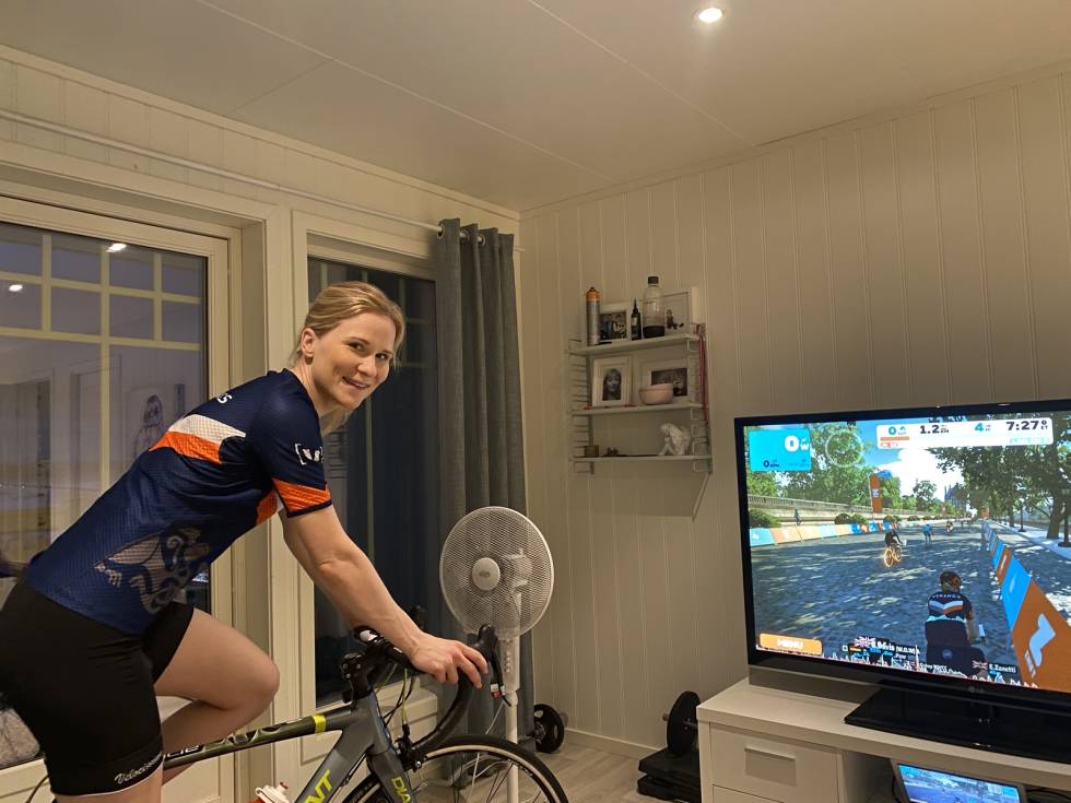 LEDER: BESTE NORSKE: Veronica Kristiansen kom på 11.plass sammenlagt i Scandinavian Cup 2021 på Zwift og leder den norske NCF Vintercupen. Foto: Privat Veronica Kristiansen Scandinavian Cup 2021 Zwift