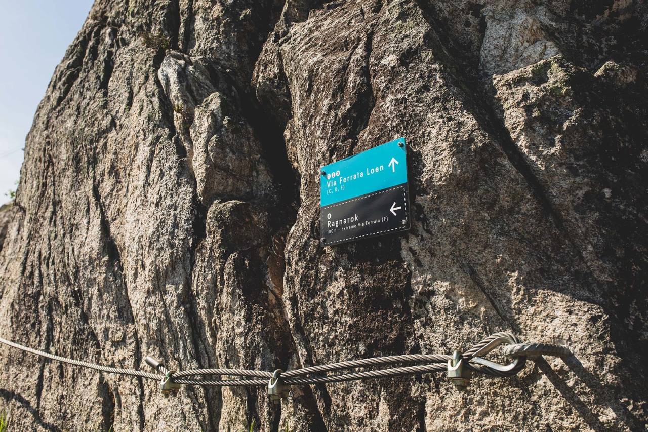 VIA FERRATA: Prinsippet om å velge tur etter evne gjelder også her. Foto: Line Hårklau via ferrata loen