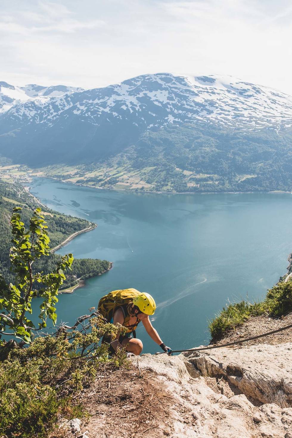 VIA VEGGEN: Det er ganske nøyaktig 1000 høydemeter opp til toppen. Foto: Line Hårklau via ferrata loen