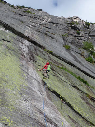LEGENDARISK VEGG: Den første ruta ble klaret allerede i 1941. Siden den gang har Andersnatten fått en sentral plass i norsk klatrehistorie. Foto: Dag Hagen via ferrata andersnatten