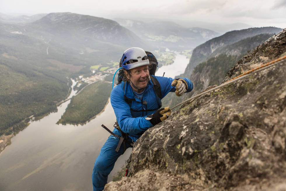 VIA FERRATA STRAUMSFJELLET: Snart oppe. Foto: Matti Bernitz Pedersen via ferrata straumsfjellet charter svein