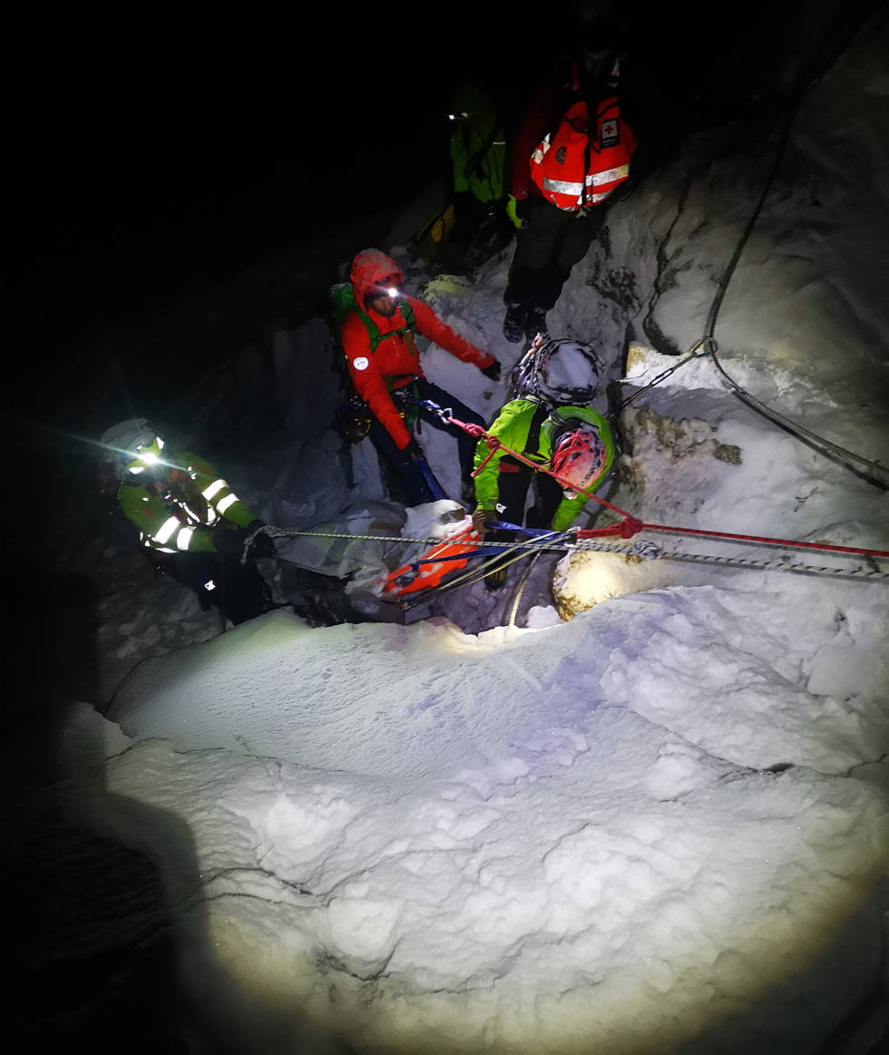 FUNN: Det var mange involverte og som hjalp til. Foto: Arne Reme via ferrata loen redningsaksjon