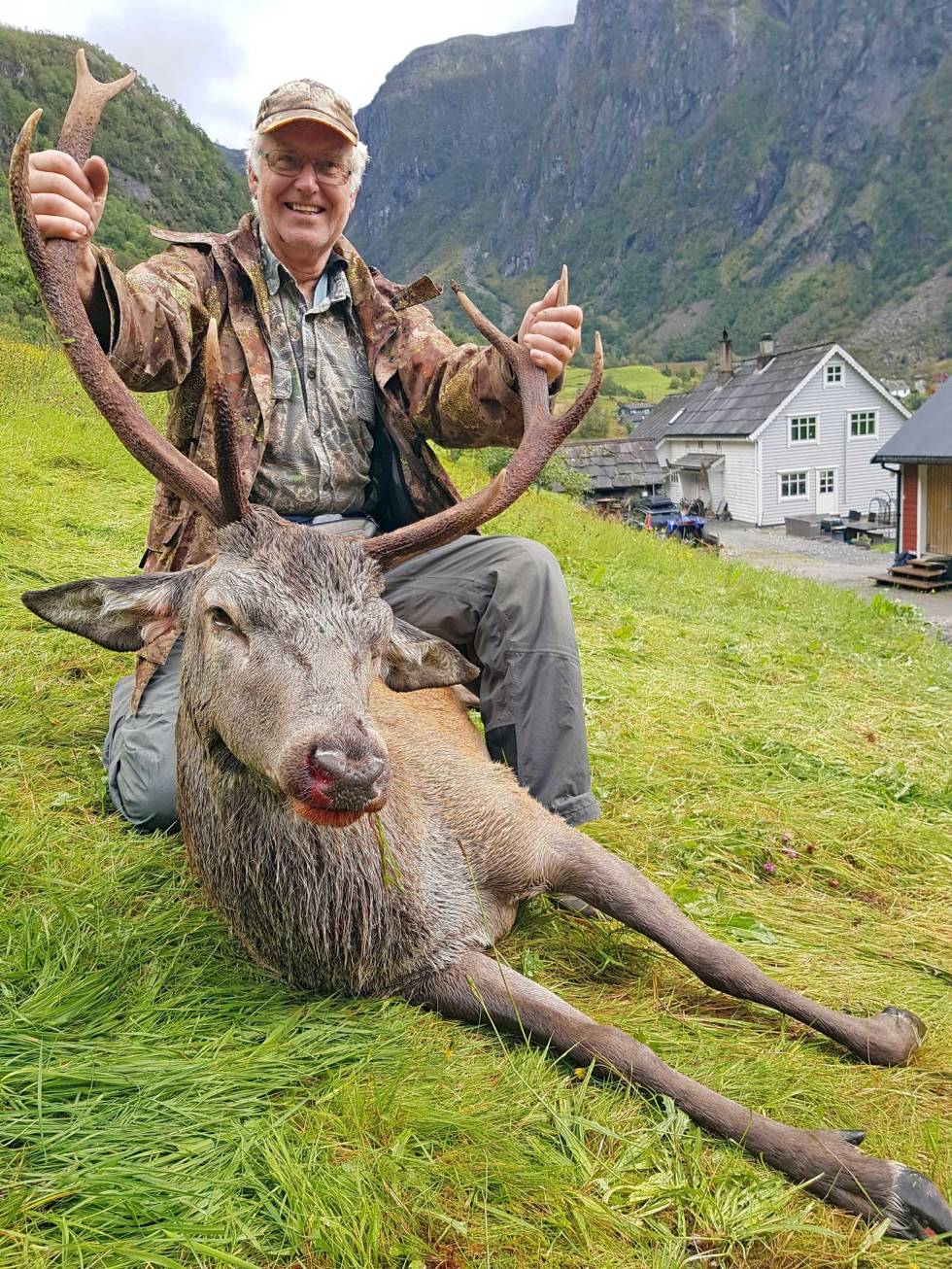 SUNT: Snart 80 år gamle Johan, sprek som bare en geitebonde og hjortejeger kan være, ser ut til å leve godt på næringen som viltkjøttet gir ham. Viltkjøtt-sunt-økologisk-1