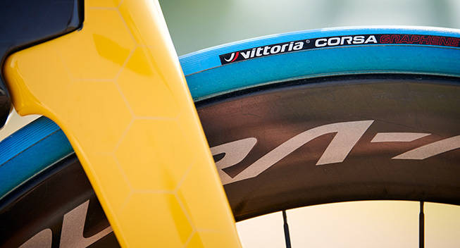 NÅ I BLÅTT: Vittoria Corsa Graphene 2.0. vittoria-blå-dekk-1