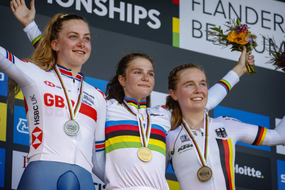 PODIET: Gull til Alena Ivanchenko, sølv til Zoe Backstedt og bronse til Antonia Niedermaier. Foto: Cor Vos vm i flandern, tempo kvinner junior, alena ivanchenko, zoe backstedt
