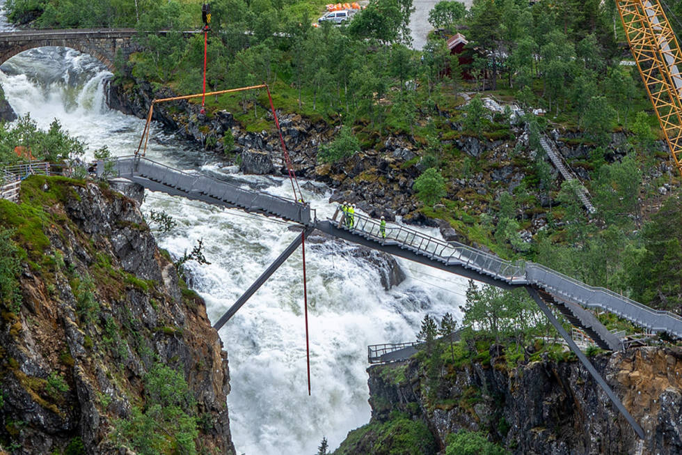 Broen som åpnet i dag er stadie 2 av 3 ved Vøringsfossen. Foto: Harald Christian Eiken / vmproduksjon.no. Vøringsfossen bro attraksjon