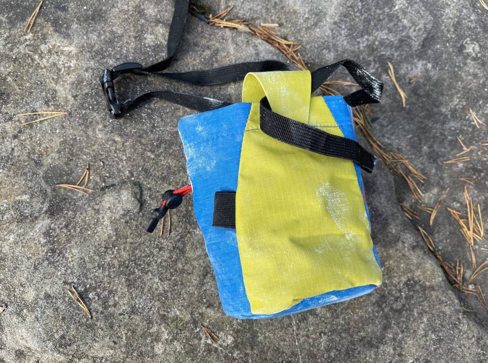 Litt vel løst: Her mener vi beltefeste blir for løst. Det er også vanskelig å modde med knute, da kalkvposen blir vinglete. Test av Wild Country Flow Chalk Bag
