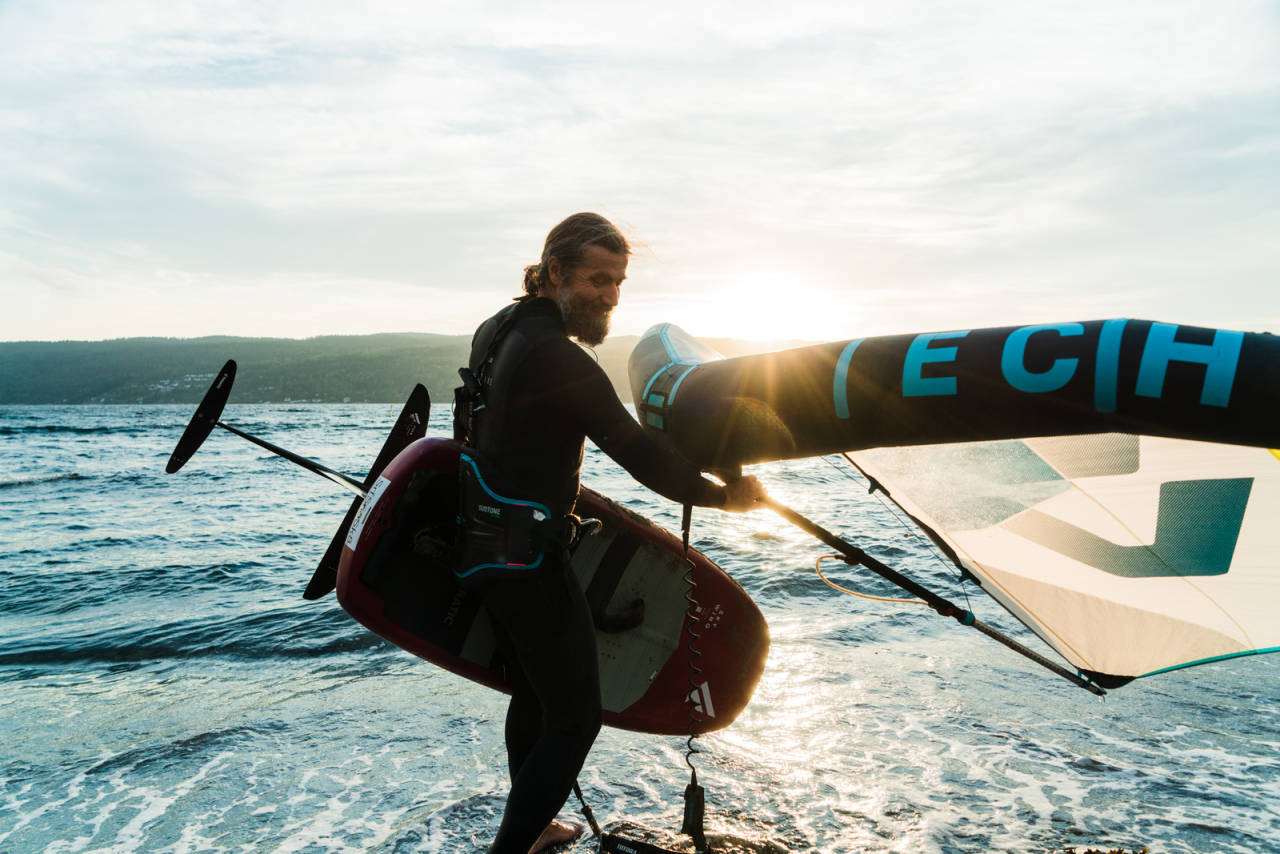 NY TREND: Helge Rotnes fra SrfSnoSk8 tar inn wingfoil til Norge og melder om stor interesse og underskudd på utstyr. Bilde: Christian Nerdrum Helge Rotnes Drøbak Wingfoil