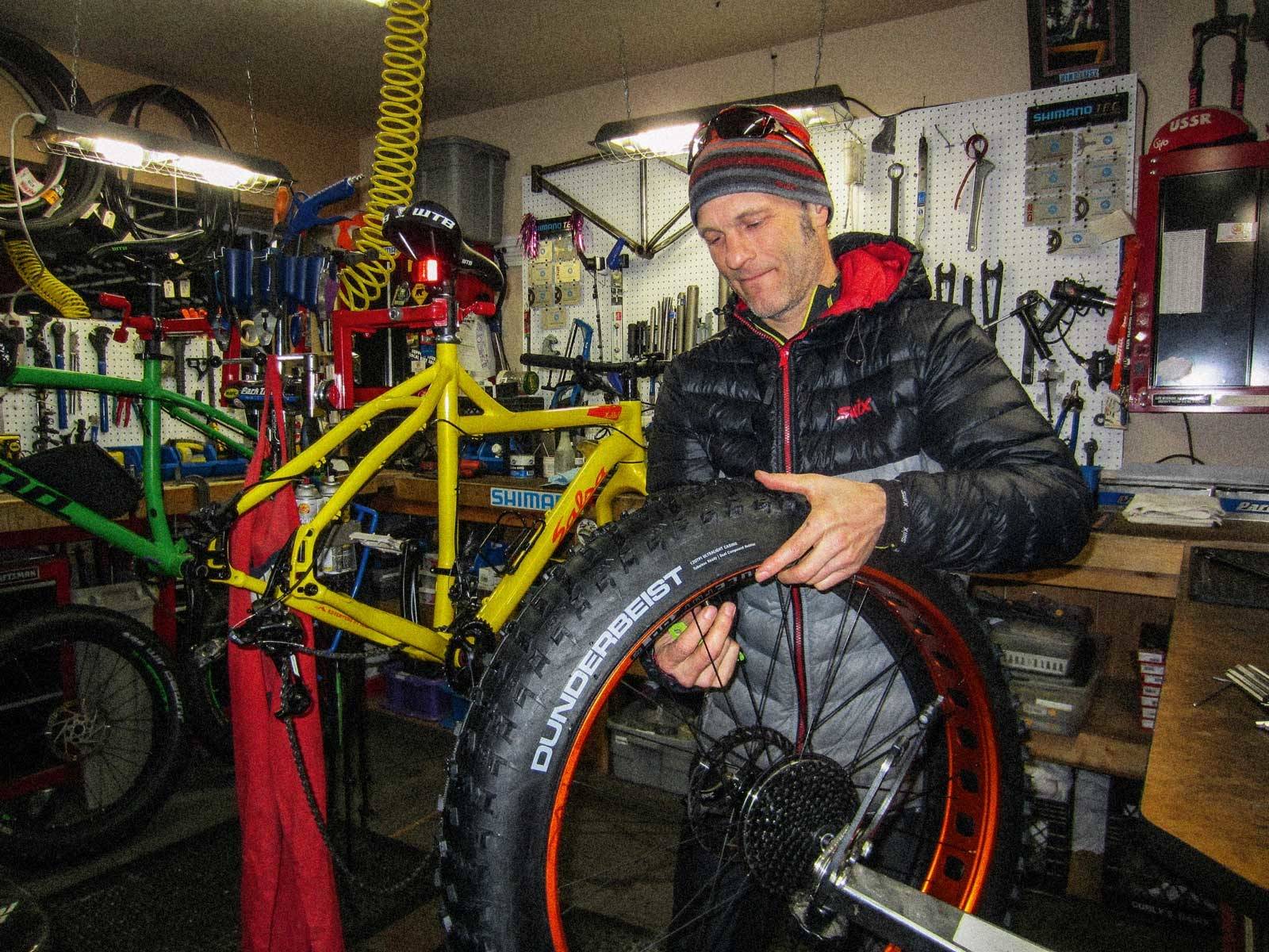 Omsorg: Med ansvar og kjærlighet for egne sykler, andres sykler og utleiesykler slipper Joe Brown å tvinne tommeltotter. Foto: Ingeborg Scheve Winthorp-Washington-USA-Fatbike-7