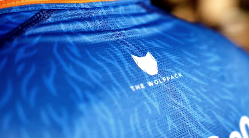 GRRRR: Ulvepels er tingen i 2021. Skjermdump, video Deceuninck-Quickstep. wolf-pack-2021