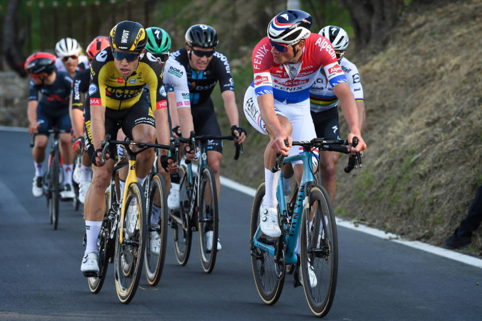 FAVORITTER: Wout van Aert og Mathieu van der Poel gikk ikke til topps i Milano-Sanremo, men får nye sjanser i E3 Saxo Bank Classic. Foto: Cor Vos wout van aert mathieu van der poel e3 saxo bank classic