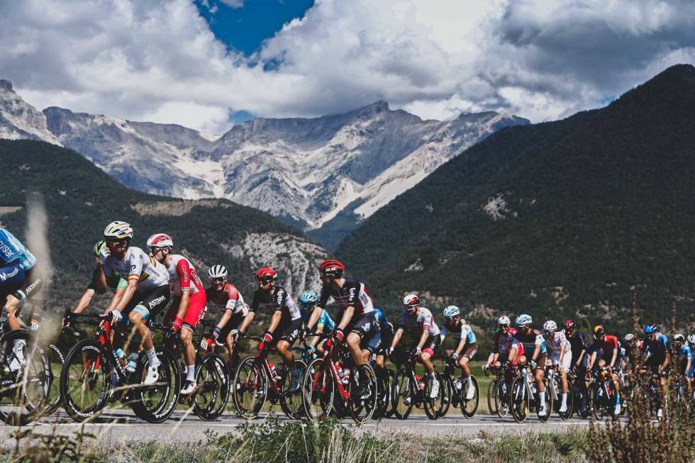 SKILPADDERACE: Feltet tok det ekstremt rolig på dagens etappe. Foto: Cor Vos. wout-van-aert-tour-de-france-1