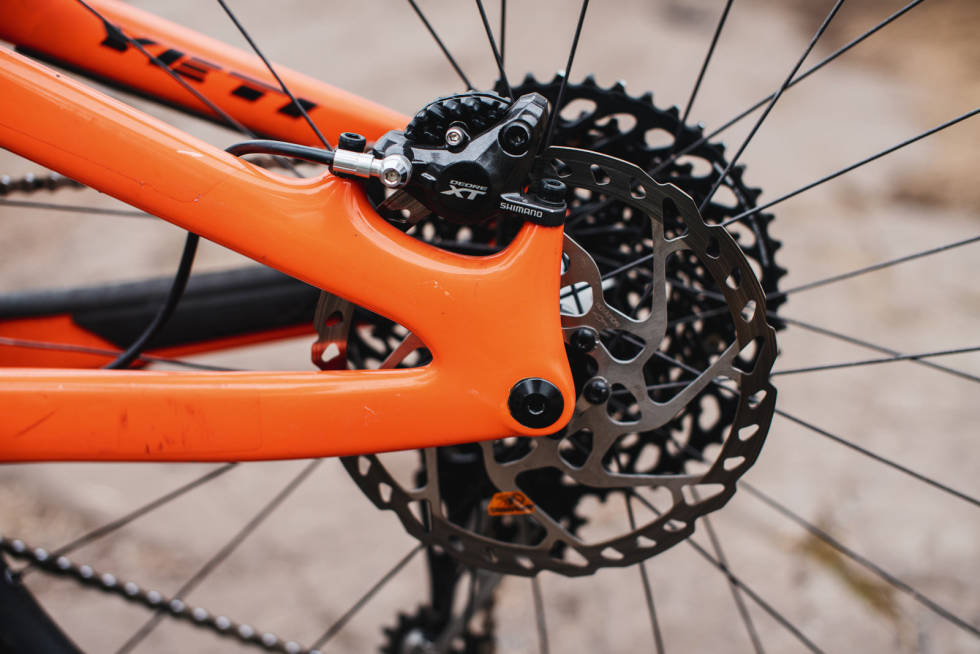 EFEILSPEC: Vår testsykkel kom satt opp med XT-bremser med to stempler. SRAM Code R er standard og matcher sykkelen mye bedre. Yeti-Terrengsykkel-sykkeltest-Enduro-2020-3