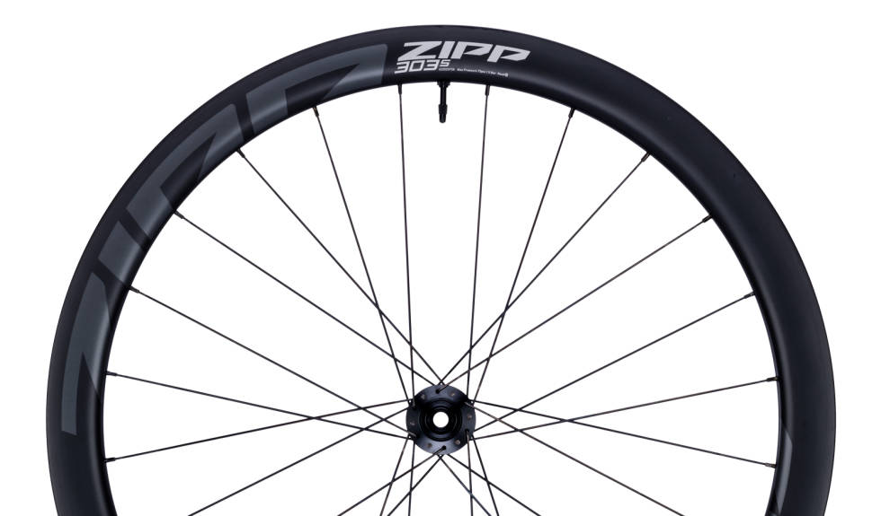 KJEDELIGE? De nye 303-hjulene ser nesten litt kjedelige ut sammenlignet med forgjengeren. Men oppgraderingene er solide. Zipp 303 hjulsett
