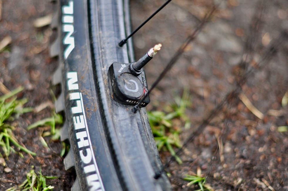 LUFTSENSOR: SRAM og Zipp sin TyreWiz passer på at du har det dekktrykket du ønsker. Zipp TyreWiz