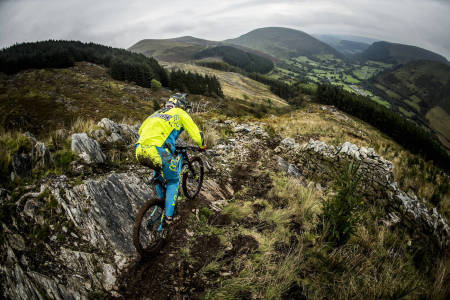 Brage Vestavik var to plasser unna finalen i Red Bull Hardline i Wales i helga. Foto: Red Bull Content Pool
